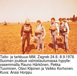 Taito- ja tarkkuus-MM, Zagreb 24.8.-8.9.1978. Suomen joukkue valmistautumassa hypylle: vasemmalta Rauno Hrknen, Pekka Tuominen, Olavi Kilpinen ja Veikko Korhonen. Kuva: Anssi Horppu