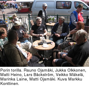 Porin torilla. Rauno Ojamki, Jukka Olkkonen, Matti Heino, Lars Bckstrm, Veikko Mkel, Marinka Laine, Matti Ojamki. Kuva Markku Konttinen.