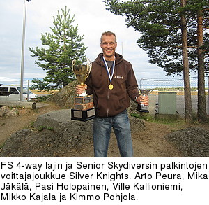 FS 4-way lajin ja Senior Skydiversin palkintojen voittajajoukkue Silver Knights. Arto Peura, Mika Jkl, Pasi Holopainen, Ville Kallioniemi, Mikko Kajala ja Kimmo Pohjola.